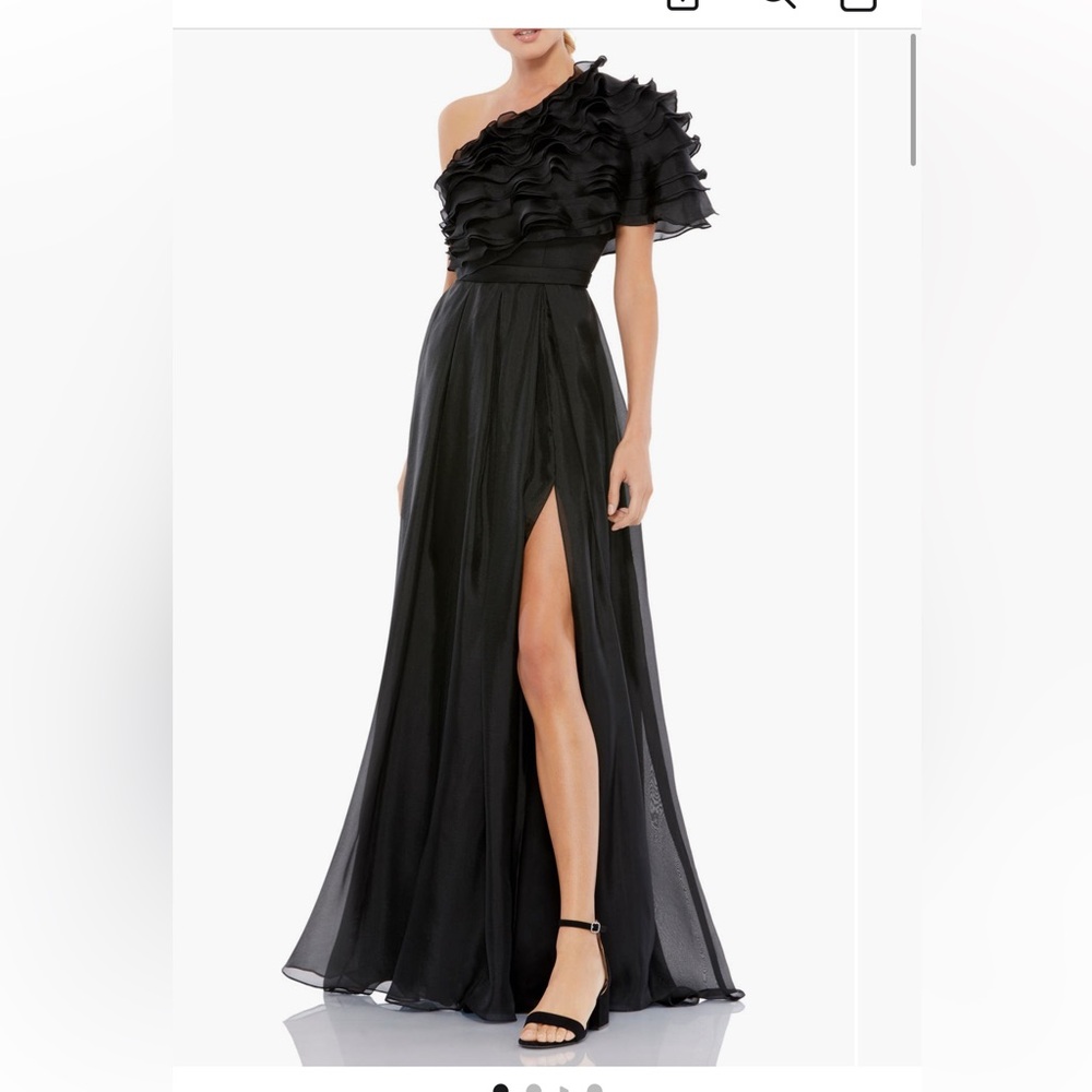 Mac Duggal Ruffle Chiffon One-shoulder gown. Black. Size 14